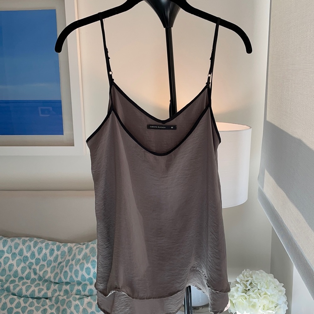 Cuesta Blanca flowy double layer top in grey